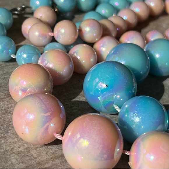 2 Vintage beaded necklaces. Pearlized colors pink blue - Picture 8 of 8